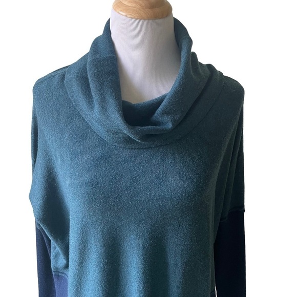 Smartwool Women's Edgewood Poncho Sweater in Twilight Blue Heather XS - Picture 2 of 9